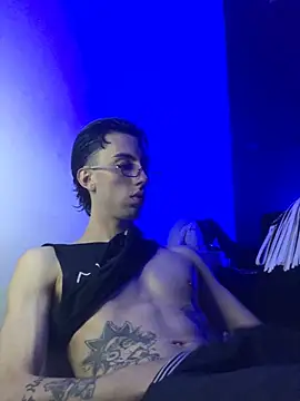 Snapshot of redmen69 chatting on 03.03.26 redmen69 online show from 03.03.26