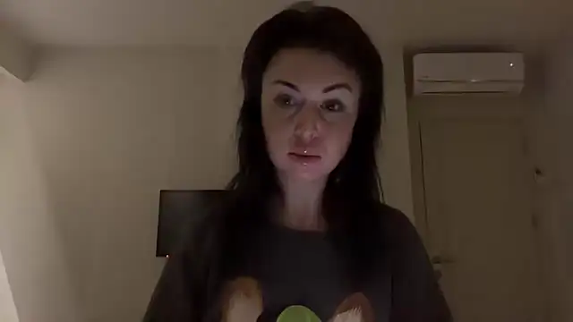 Snapshot of Gilin1 chatting on 11.02.25 Gilin1 online show from 11.02.25