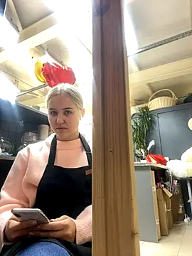 Snapshot of CandyVice chatting on 10.06.25 CandyVice online show from 10.06.25