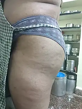 Snapshot of dhanshri143 chatting on 10.28.25 dhanshri143 online show from 10.28.25