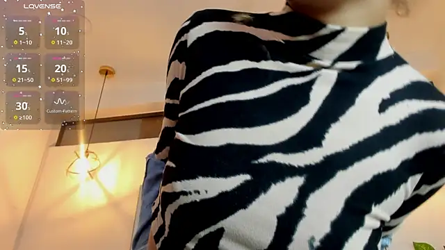 Hanna Cornee  online show from 11.13.25