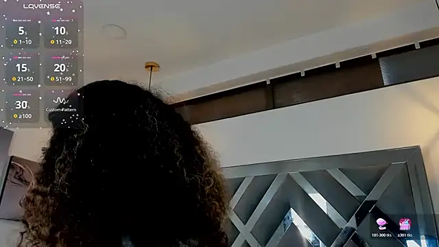 Hanna Cornee  online show from 11.18.25