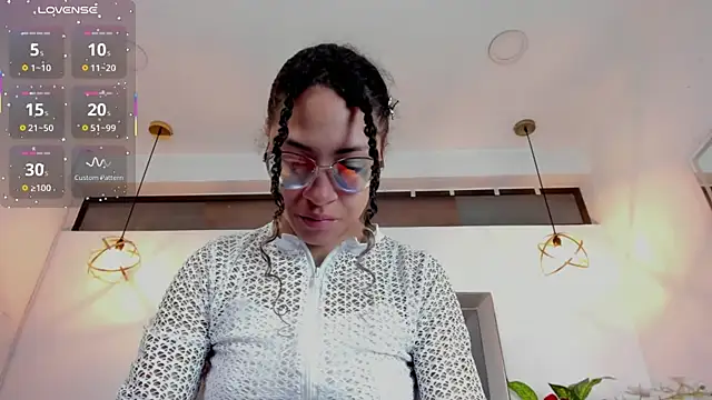 Hanna Cornee  online show from 12.16.25