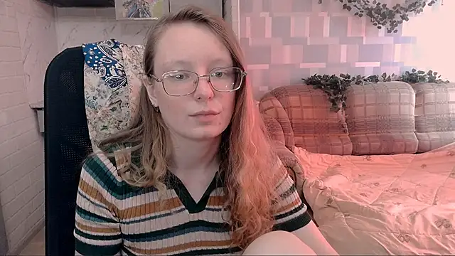 Snapshot of Rommia chatting on 10.03.25 Rommia online show from 10.03.25