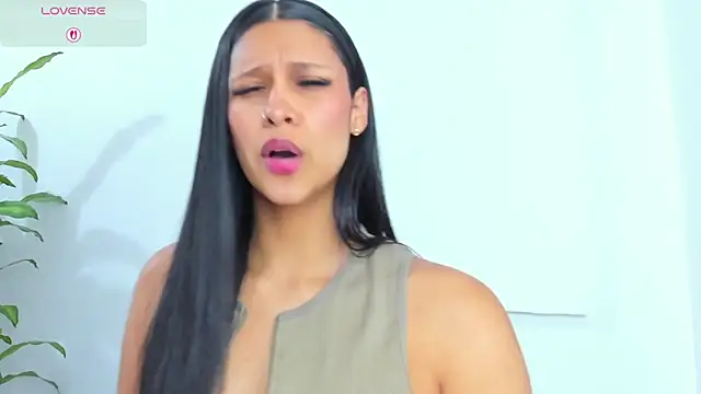 MacarenaSmith online show from 12.17.25