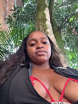 Snapshot of darle_volant chatting on 04.19.26 darle volant online show from 04.19.26