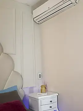 Kaylachannell online show from 11.28.25