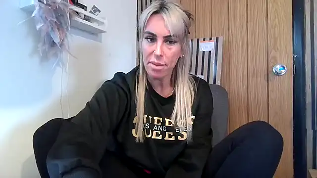 poppyinga1 online show from 03.04.26