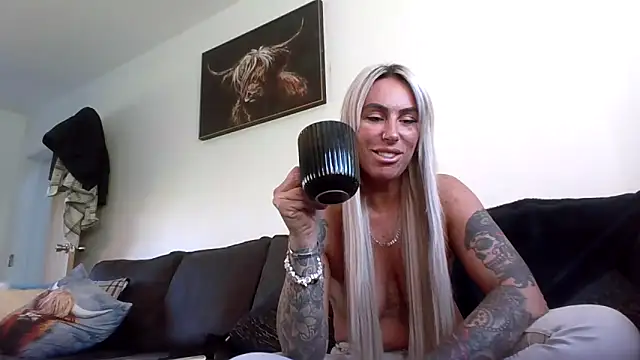 Snapshot of poppyinga1 chatting on 04.30.26 poppyinga1 online show from 04.30.26