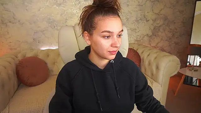 UrMuseOn online show from 11.22.25