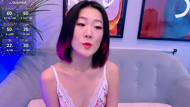 Snapshot of AikoYamada chatting on 09.26.25 AikoYamada online show from 09.26.25