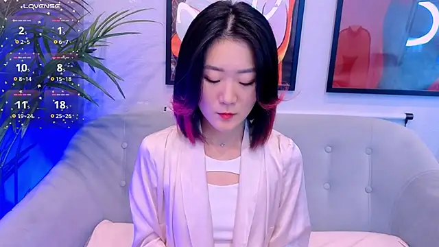 Snapshot of AikoYamada chatting on 09.28.25 AikoYamada online show from 09.28.25