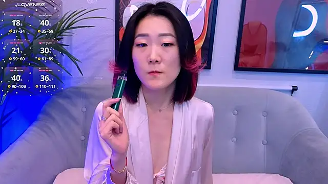 Snapshot of AikoYamada chatting on 09.30.25 AikoYamada online show from 09.30.25