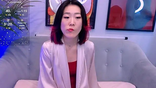 Snapshot of AikoYamada chatting on 10.05.25 AikoYamada online show from 10.05.25