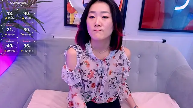 Snapshot of AikoYamada chatting on 10.14.25 AikoYamada online show from 10.14.25
