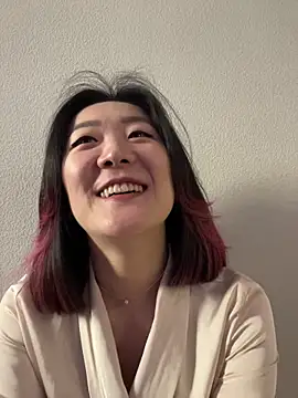 Snapshot of AikoYamada chatting on 10.19.25 AikoYamada online show from 10.19.25
