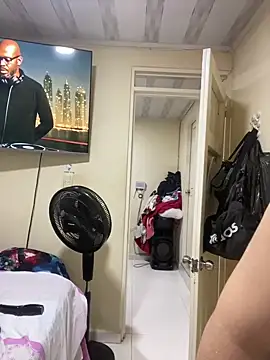 Snapshot of Vliacoooper2 chatting on 11.22.25 Vliacoooper2 online show from 11.22.25