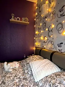 Snapshot of cherryxlady4 chatting on 12.17.25 cherryxlady4 online show from 12.17.25