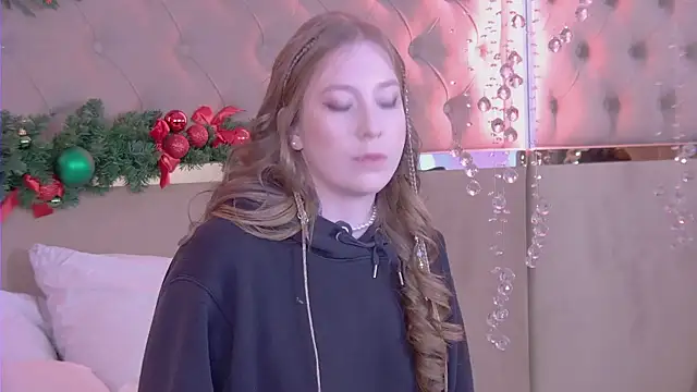 MiaEuphoria  online show from 12.22.25