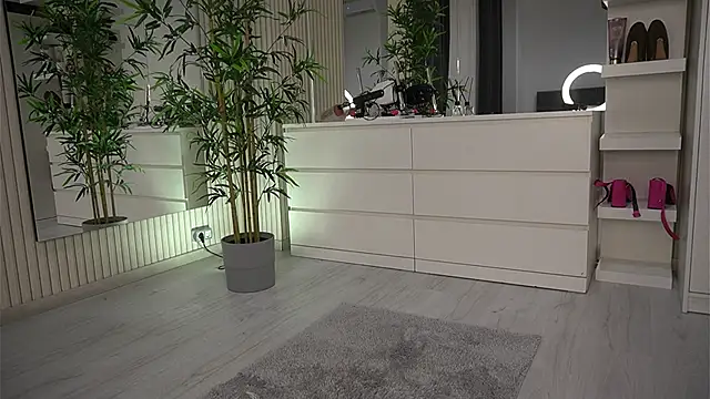 EmmaBlanco online show from 04.02.26