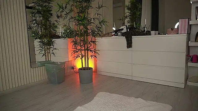 EmmaBlanco online show from 04.06.26