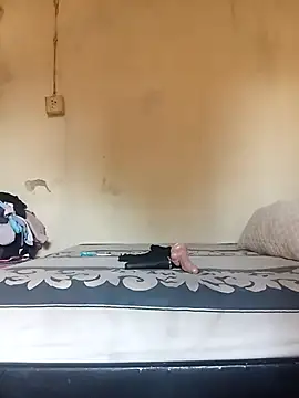 Snapshot of RFeltomWhitJ chatting on 11.05.25 RFeltomWhitJ online show from 11.05.25