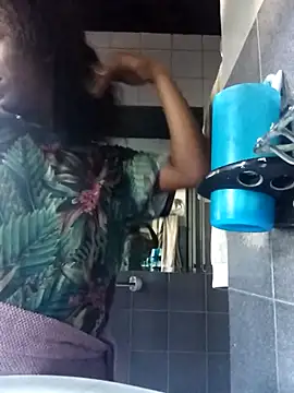 Snapshot of RFeltomWhitJ chatting on 11.09.25 RFeltomWhitJ online show from 11.09.25