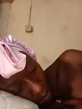 Snapshot of RFeltomWhitJ chatting on 11.13.25 RFeltomWhitJ online show from 11.13.25