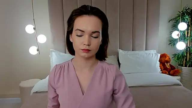 KiraHolli online show from 11.24.25