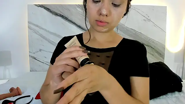 thamiina  online show from 10.22.25