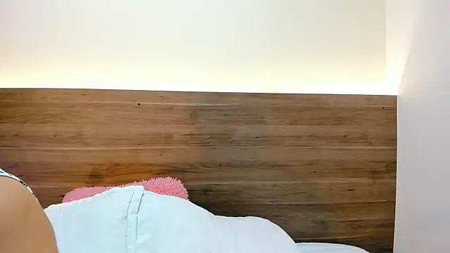 thamiina  online show from 04.16.26