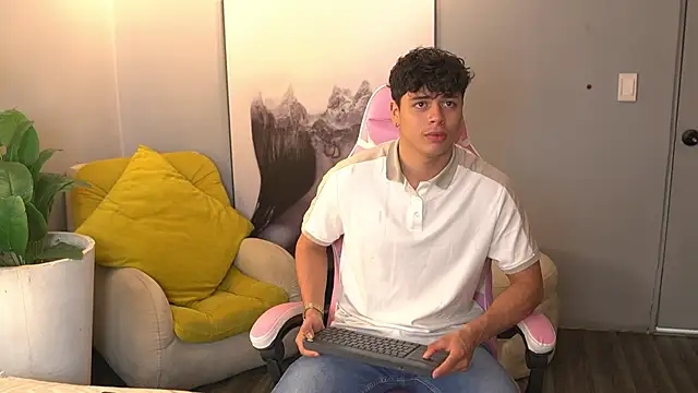 Snapshot of Ethan_occonor chatting on 09.18.25 Ethan occonor online show from 09.18.25
