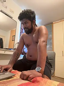 Snapshot of CrazyShashank chatting on 10.26.25 CrazyShashank online show from 10.26.25