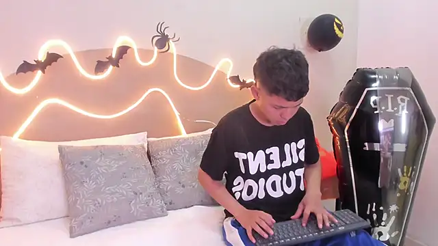 Enrrixxx  online show from 10.26.25