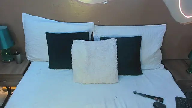 Enrrixxx  online show from 04.17.26