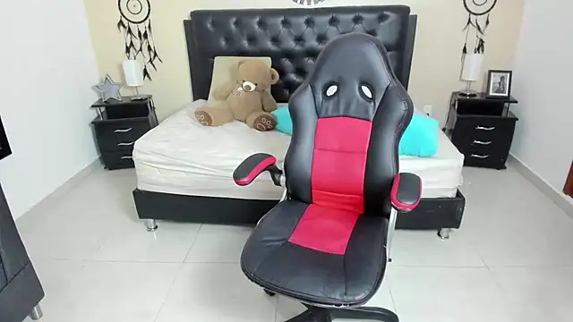 LolaVillalobos online show from 02.25.26