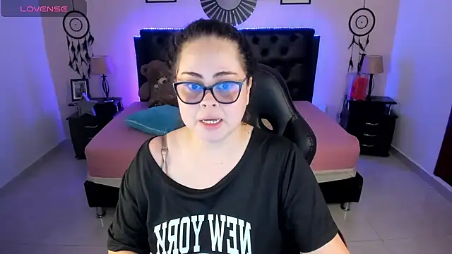 Snapshot of LolaVillalobos chatting on 06.29.26 LolaVillalobos online show from 06.29.26