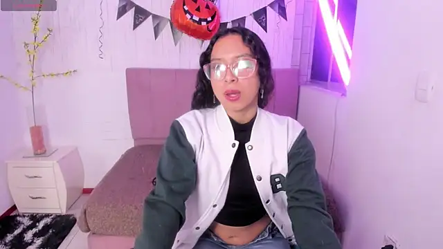 Snapshot of anna_moon11 chatting on 10.24.25 anna moon11 online show from 10.24.25