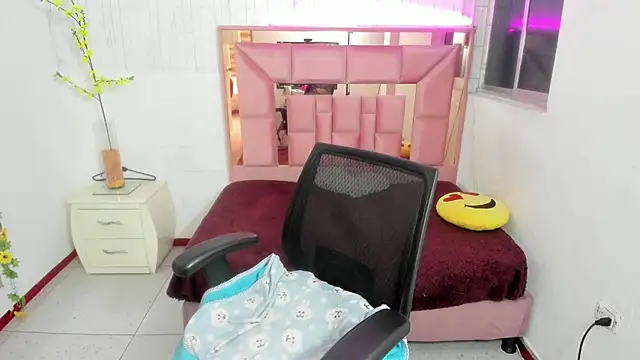 Snapshot of anna_moon11 chatting on 03.25.26 anna moon11 online show from 03.25.26