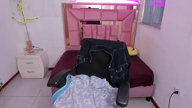 Snapshot of anna_moon11 chatting on 04.01.26 anna moon11 online show from 04.01.26