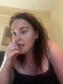 Snapshot of laceygreen chatting on 06.12.26 laceygreen online show from 06.12.26