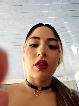 Snapshot of Natasanz chatting on 11.21.25 Natasanz online show from 11.21.25