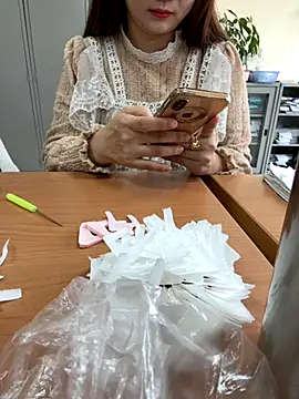 PhuongNhi21 online show from 10.25.25