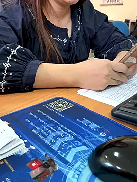 PhuongNhi21 online show from 11.25.25