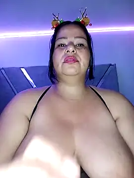 Snapshot of RosenRot07 chatting on 12.21.25 RosenRot07 online show from 12.21.25