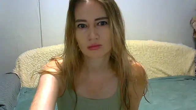Snapshot of JessFoxxx chatting on 09.17.25 JessFoxxx online show from 09.17.25