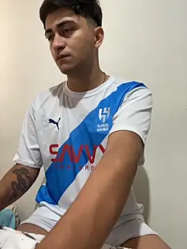 Snapshot of Tavinho067 chatting on 10.27.25 Tavinho067 online show from 10.27.25