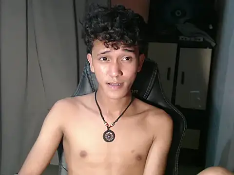 Snapshot of kenbigcockxx chatting on 10.17.25 kenbigcockxx online show from 10.17.25