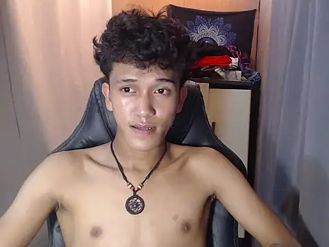 Snapshot of kenbigcockxx chatting on 10.20.25 kenbigcockxx online show from 10.20.25