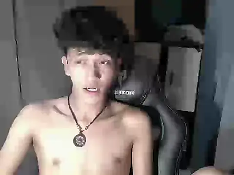 Snapshot of kenbigcockxx chatting on 10.22.25 kenbigcockxx online show from 10.22.25